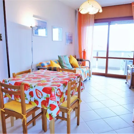펜션 Pleasant In Caorle With Shared Pool